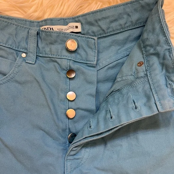 Zara‎ - Picture 4 of 5